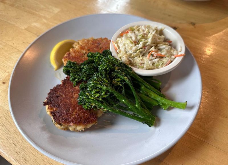 Crab Cakes That Earn Their Own Fan Following