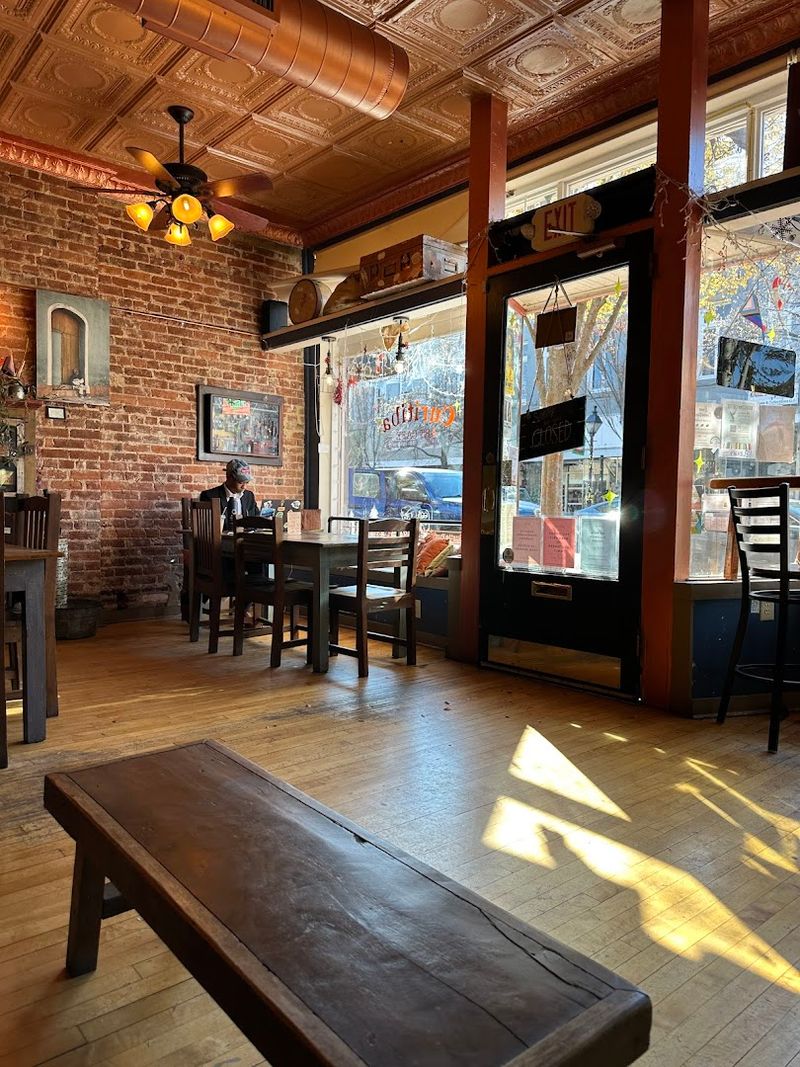 Plan Your Visit to 919 Caroline Street