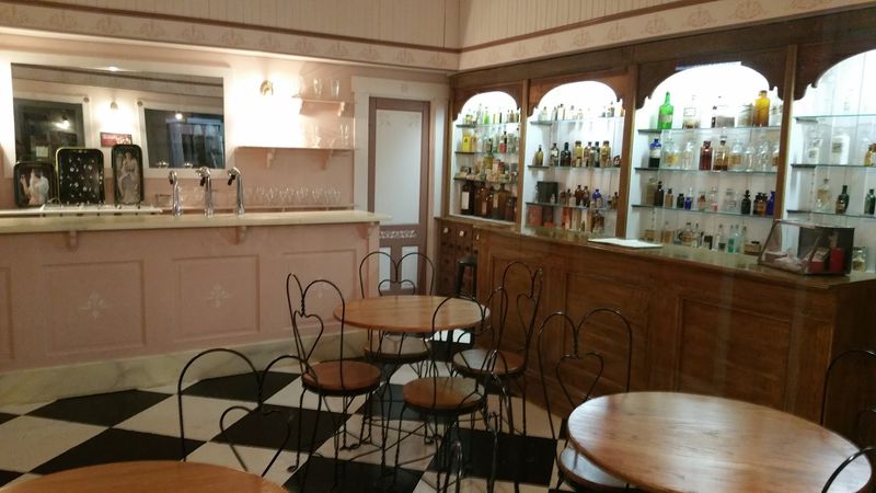 Root Beer Floats at the Soda Fountain Add a Sweet, Old-Fashioned Bonus