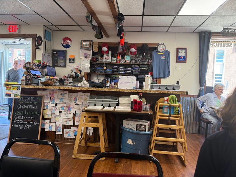 Blue Ridge Diner, Floyd