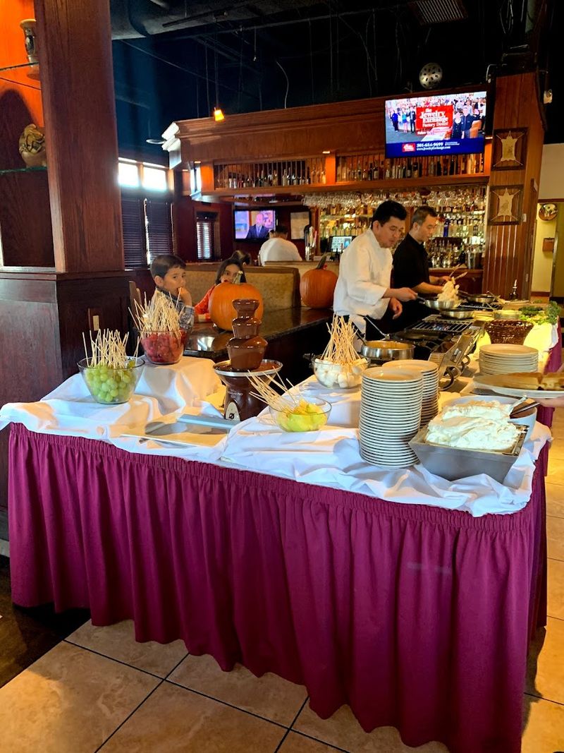 Brunch Service That Turns Saturday Into a Full Event