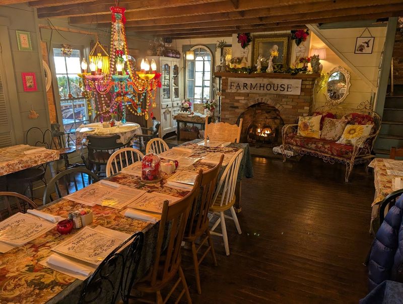 The Outdoor Patio Seating That Turns Lunch Into a Full Afternoon Event