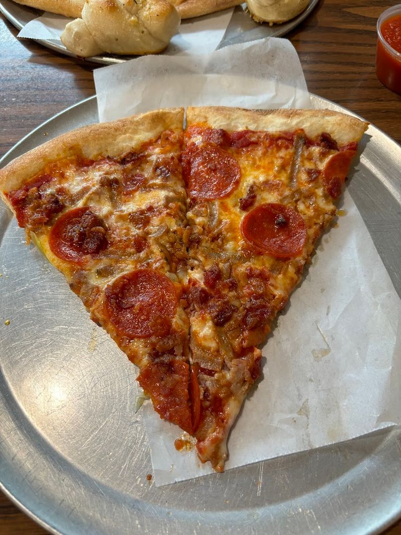 The Thin Crust That Keeps People Coming Back