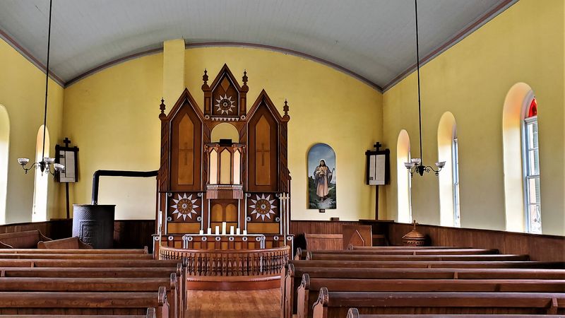 Inside The Church: Simple And Stunning