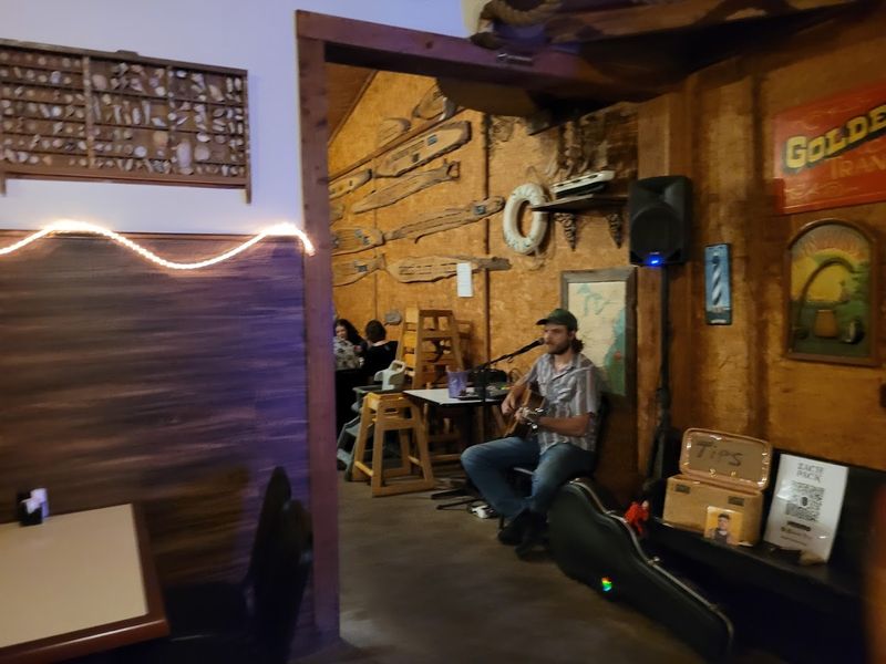 Live Music Turns Dinner Into an Event