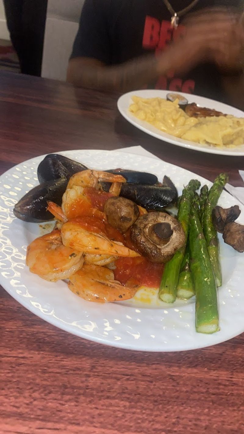 Fresh Seafood That Punches Way Above Its Buffet-Style Weight