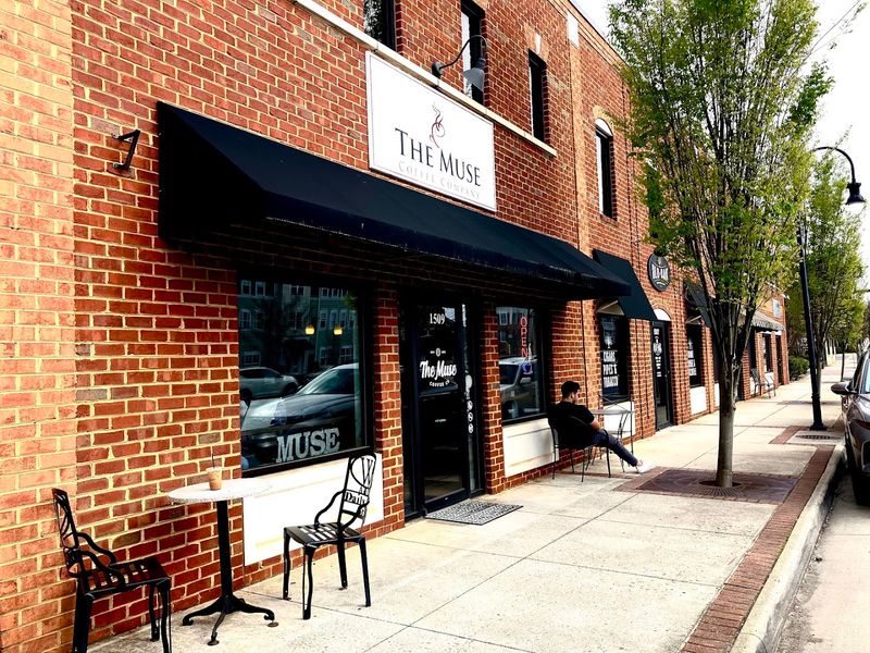 Outdoor Seating That Makes the Most of Virginia Weather