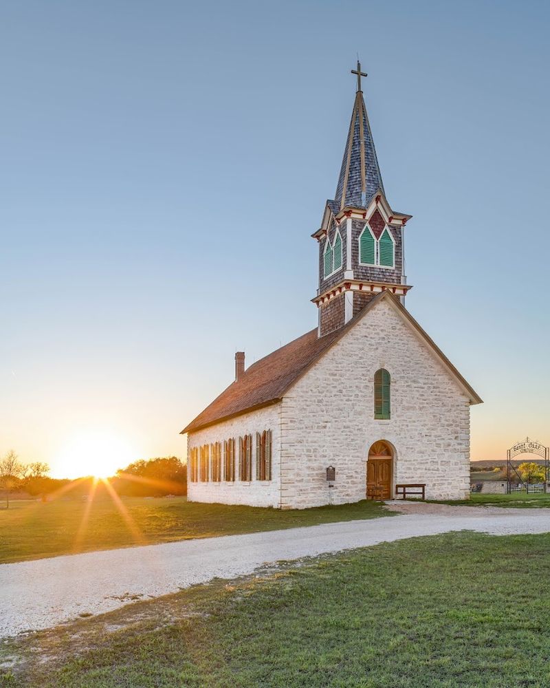 Hand-Cut Limestone: A Construction Marvel