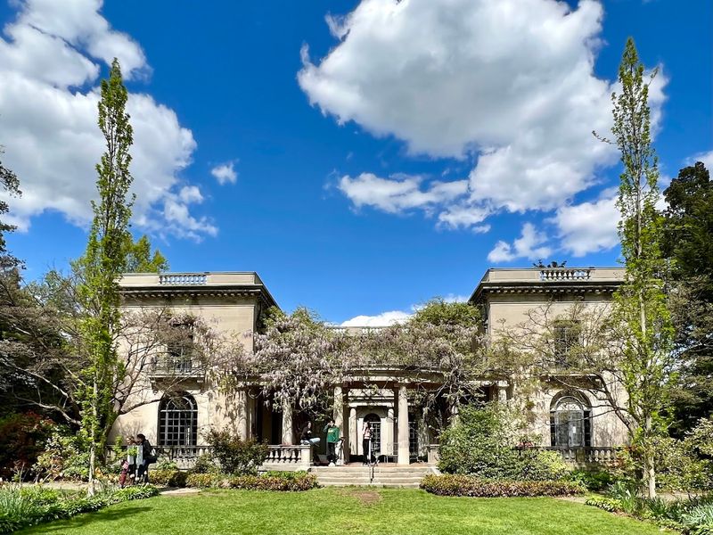 A Mediterranean Villa Hiding in Plain Sight