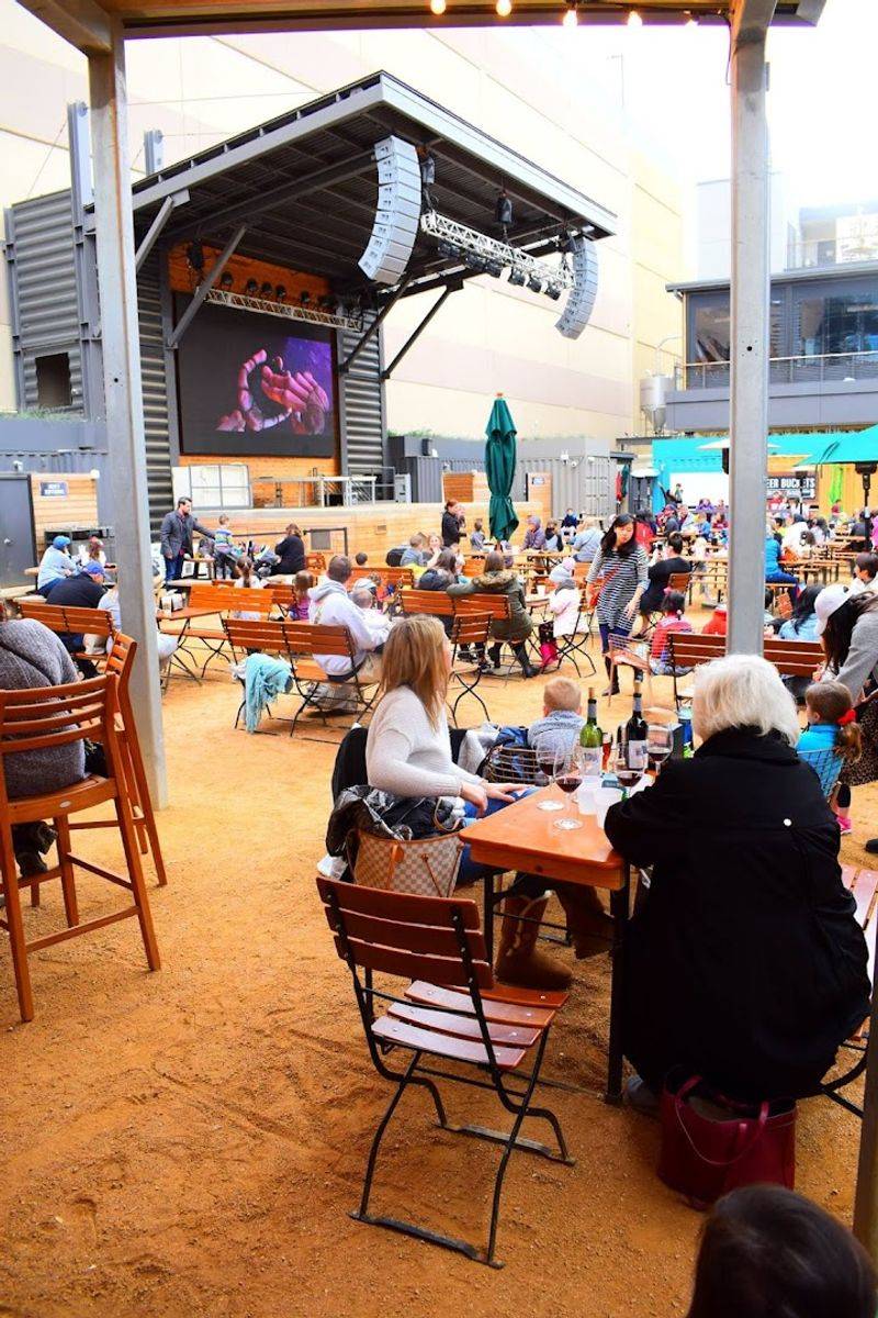 Live Music That Sets the Whole Mood