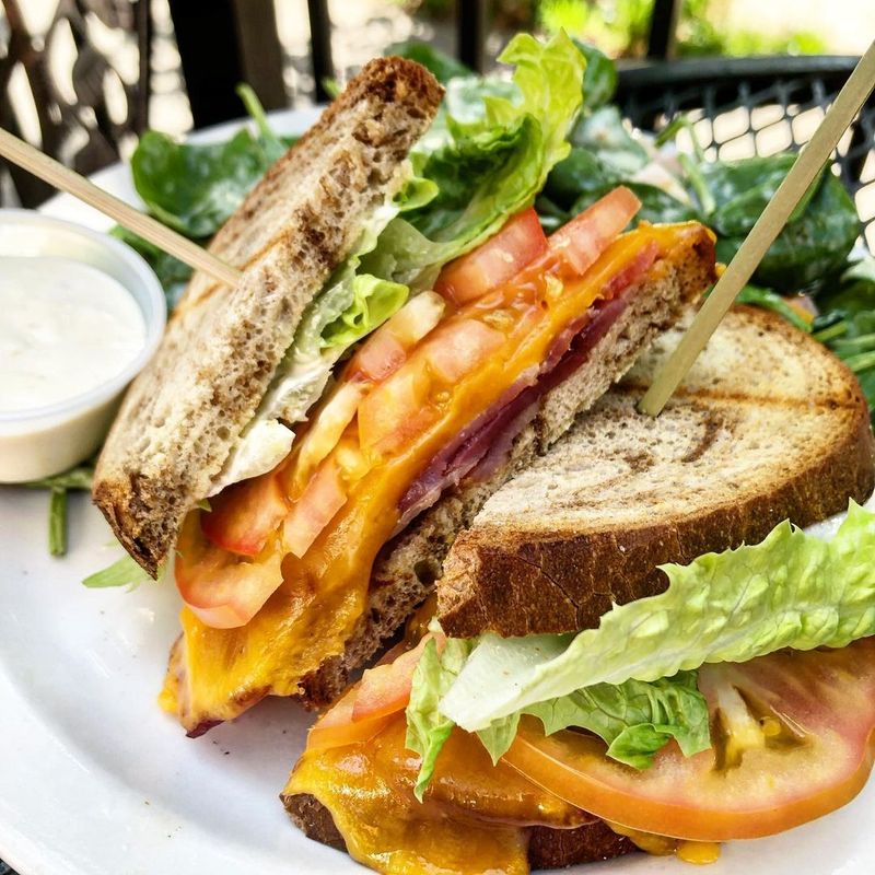 A Neighborhood Bar That Takes Sandwiches Seriously