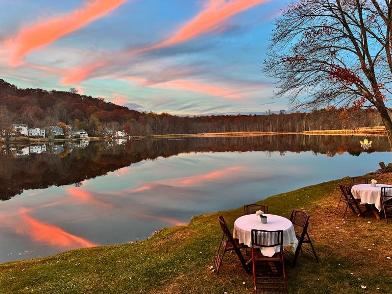 Andre's Lakeside Dining