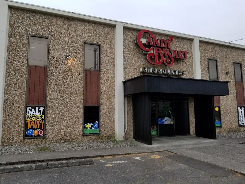 Planning Your Visit to Candy Basket Inc.