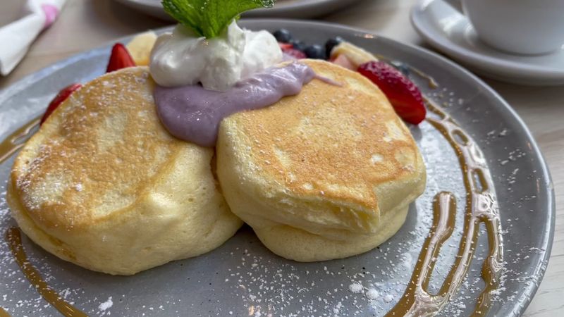 What Makes Soufflé Pancakes So Incredibly Jiggly