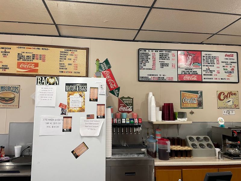 The Open Flat-Top Grill Is Pure Theater