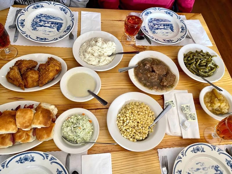 Why Family-Style Comfort Food Still Carries The Whole Place