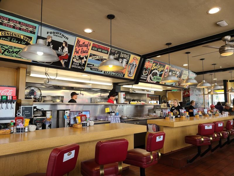A Diner That Route 66 Built and Time Has Only Made Better