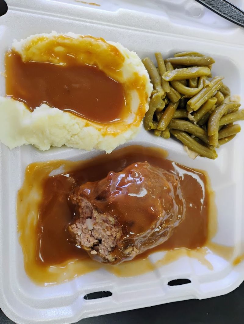 Rotating Daily Plate Lunches That Feel Like Home