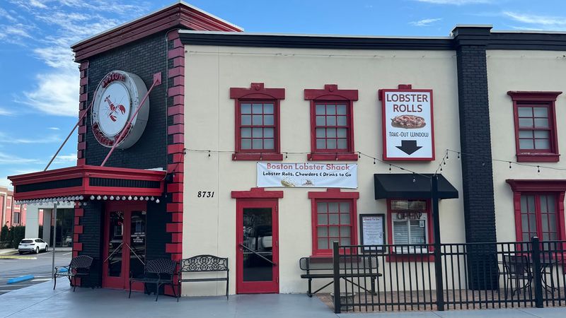 An Orlando Seafood Stop Built For Big Appetites