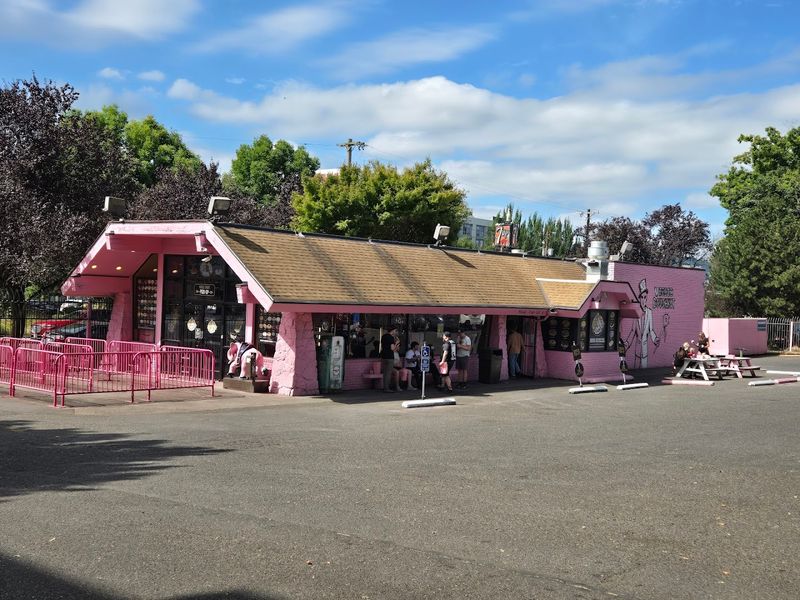 A Portland Landmark That Earned Its Cult Status