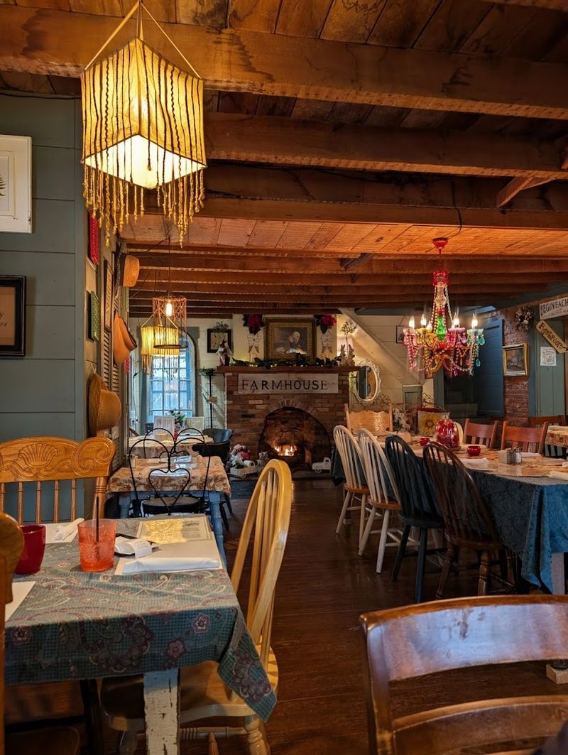 The 1837 Log Cabin Atmosphere That Feels Like Stepping Into Another Century