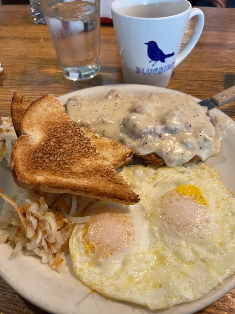Biscuits And Gravy That Keep Regulars Coming Back