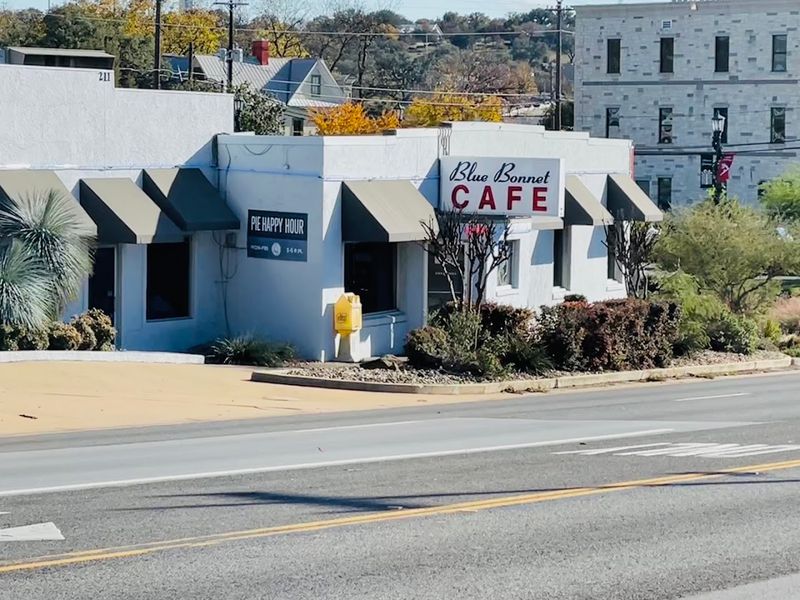 Blue Bonnet Cafe, Texas