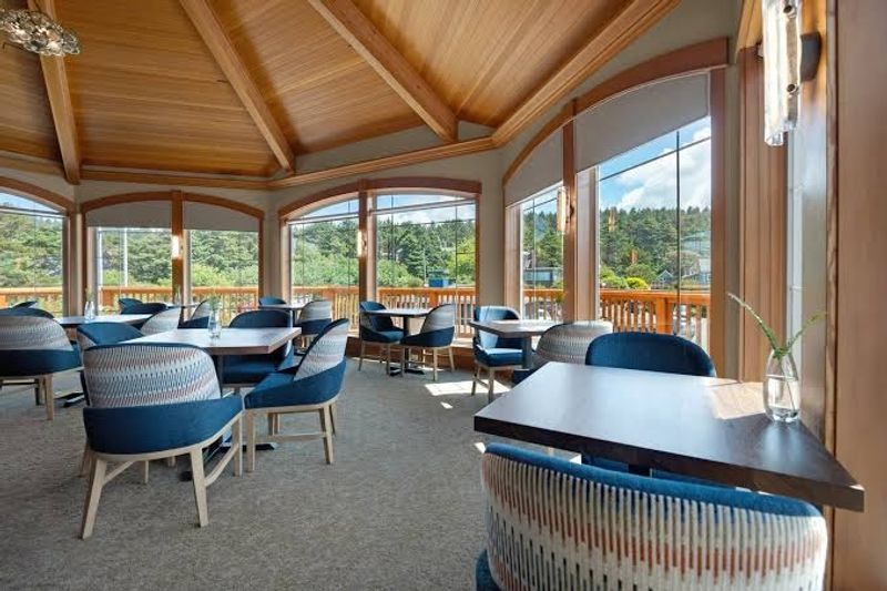 A Setting That Feels Like the Coast Itself