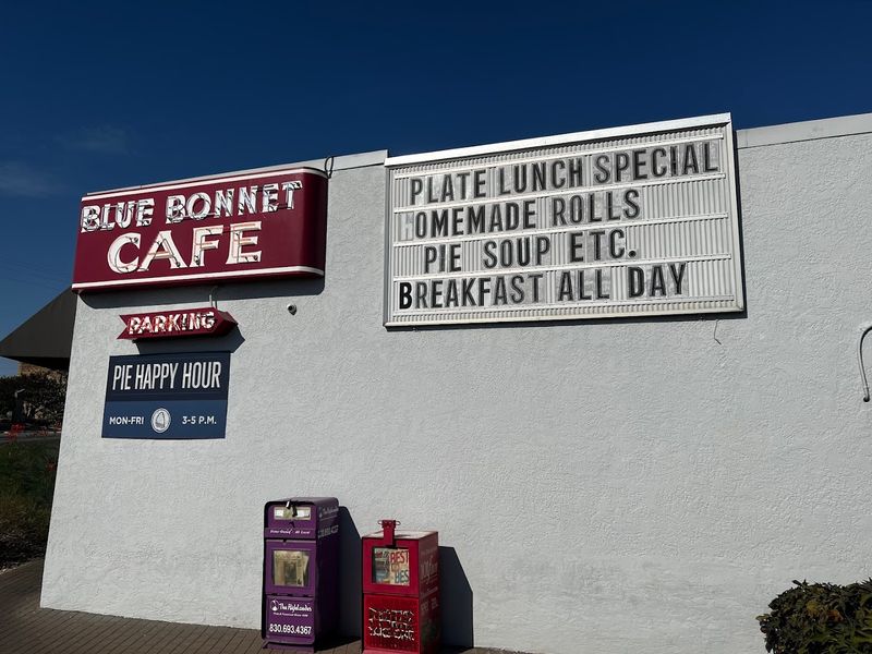 A Diner That Feels Like It Belongs in Another Era