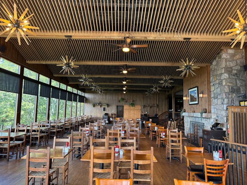 Why This Mountaintop Dining Room Is Worth The Drive