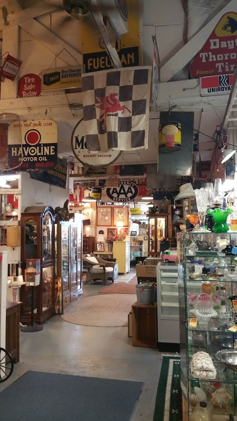 Antique Crawling in Seaside and Wheeler, Oregon