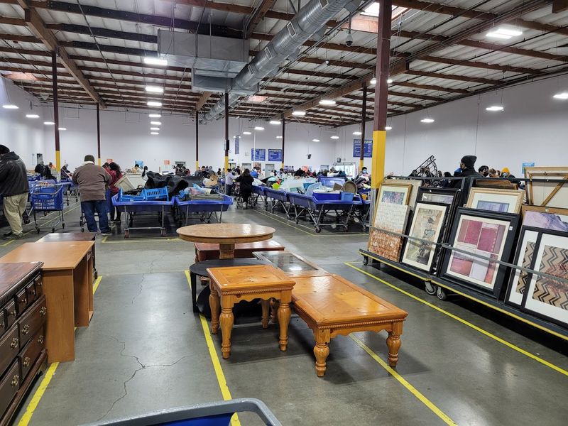 Shopping for Home Goods and Furniture on a Budget