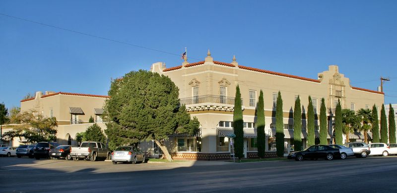 Hotel Paisano (Giant, 1956)