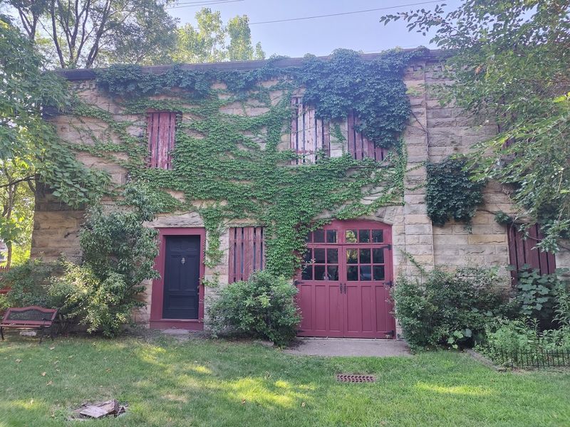 Smart Visitor Game Plan For Photos, Timing, And Neighborhood Stops