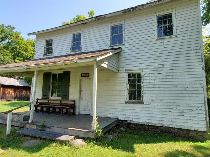 Lantern Tours and Seasonal Programs That Glow