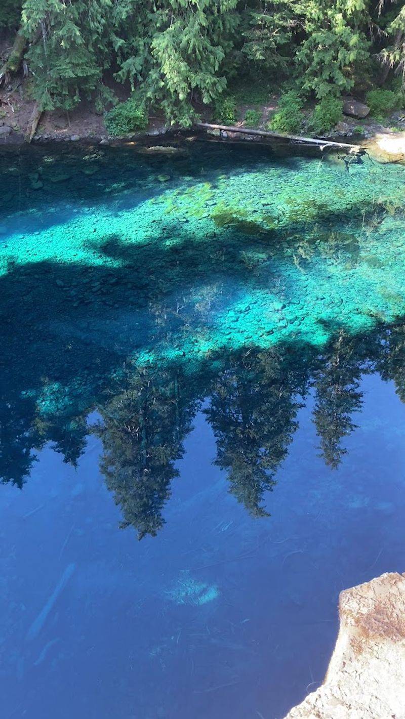 Best Time to Visit for the Most Vivid Blue Color