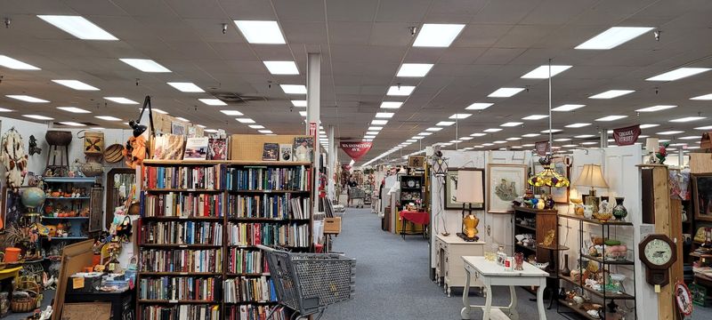 A Massive Antique Mall Built For Long Browsing