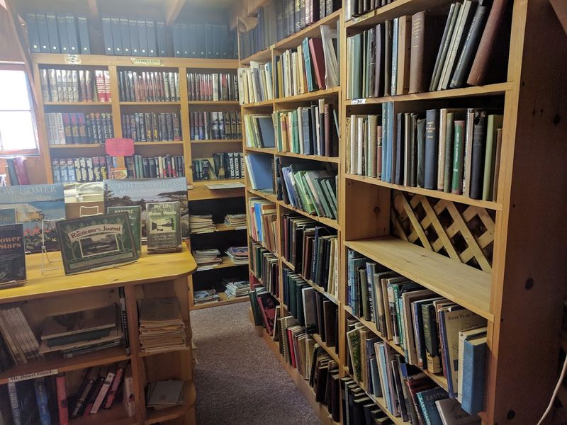 Old Paper Smell And Quiet Corners That Feel Like A Reading Hideout