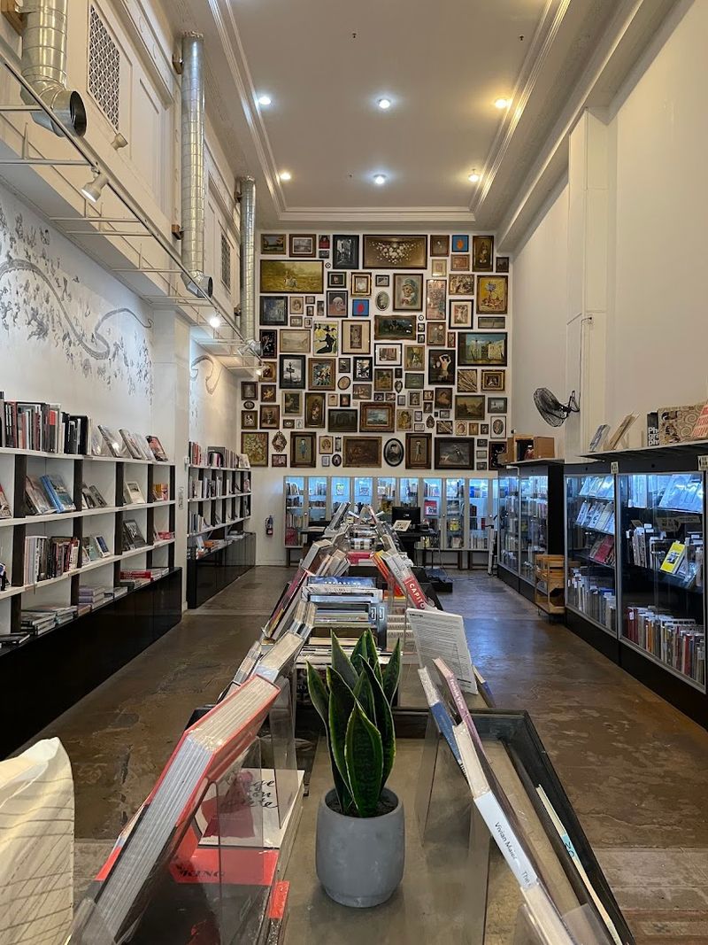 Book Buyback Counter That Keeps Inventory Changing Fast