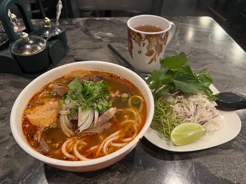 Di?m X?a Quán, Falls Church