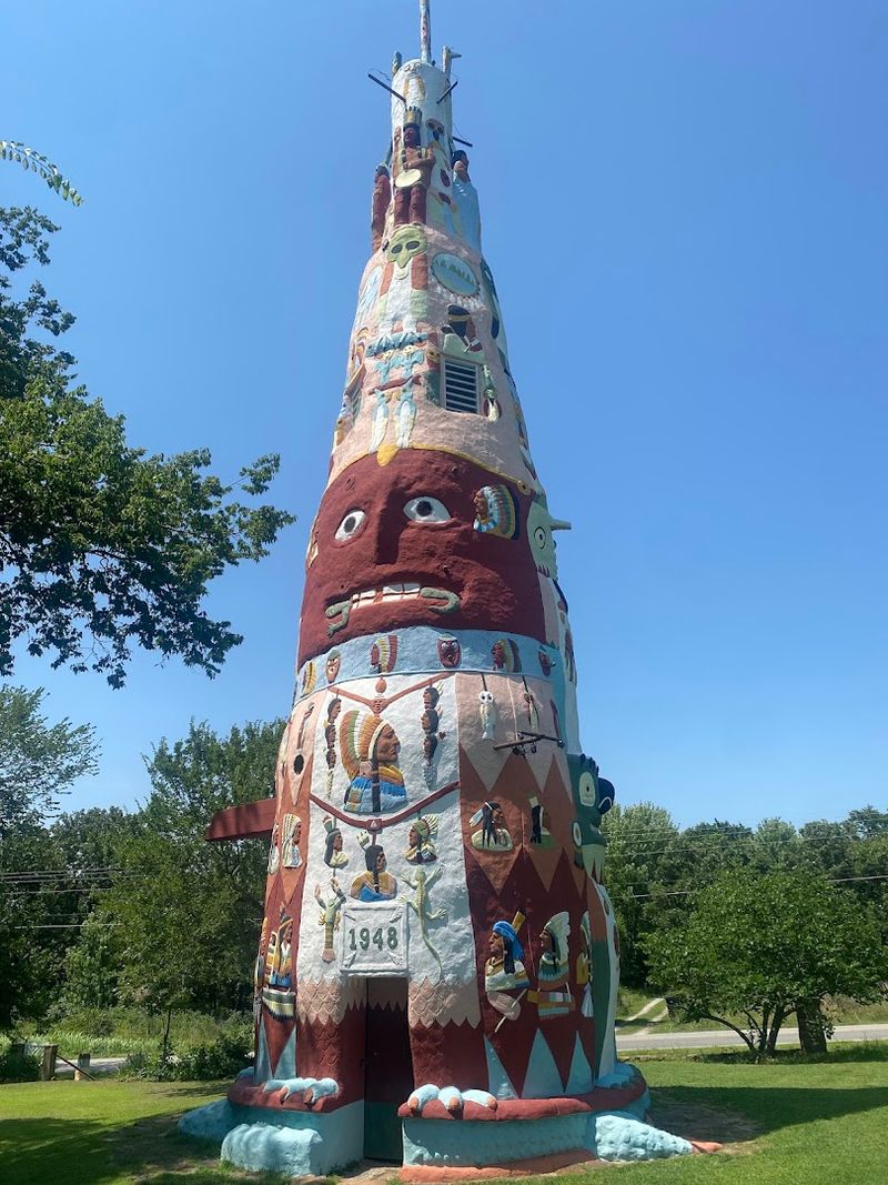 See the World's Largest Concrete Totem Pole on Route 66