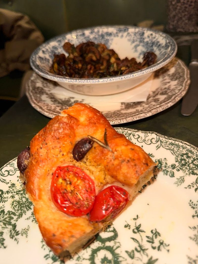 A Vibe That Works for Every Occasion