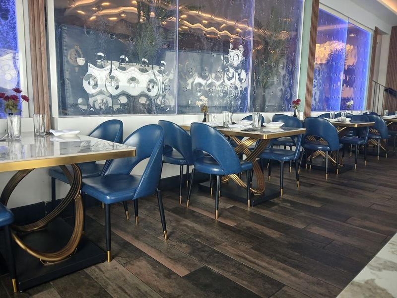 Outdoor Seating That Turns Lunch Into a Little Getaway