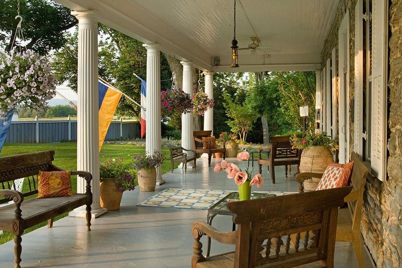 The Romantic Atmosphere That Keeps People Coming Back