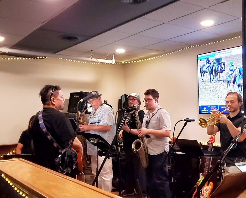 Live Music Nights That Keep Things Lively