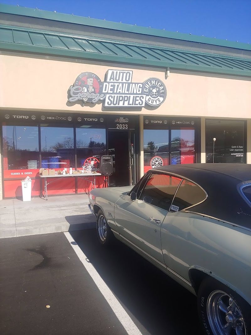 The Vibe When You First Arrive