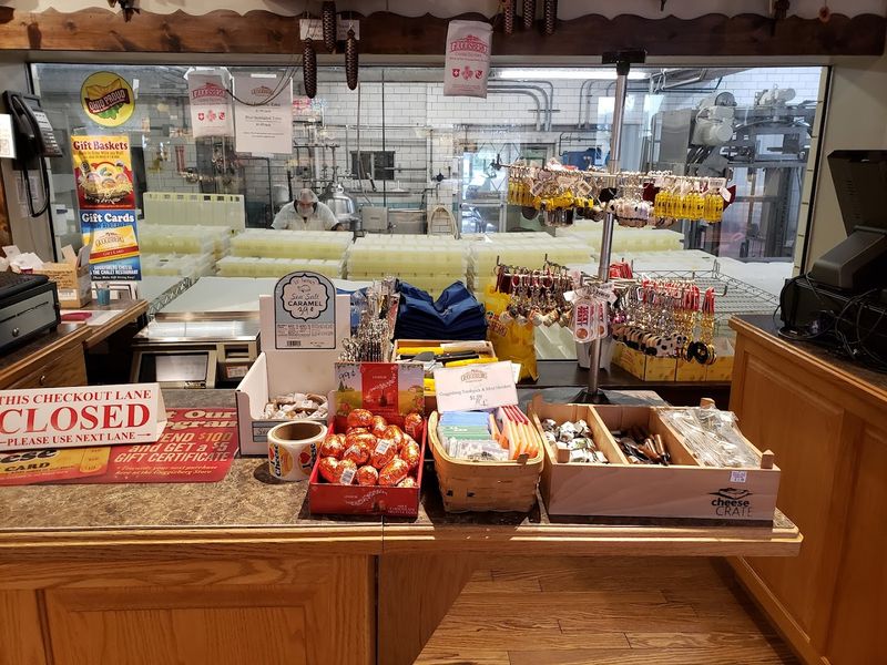 Gift Boxes And Cooler Packing That Make Road Trips Easy