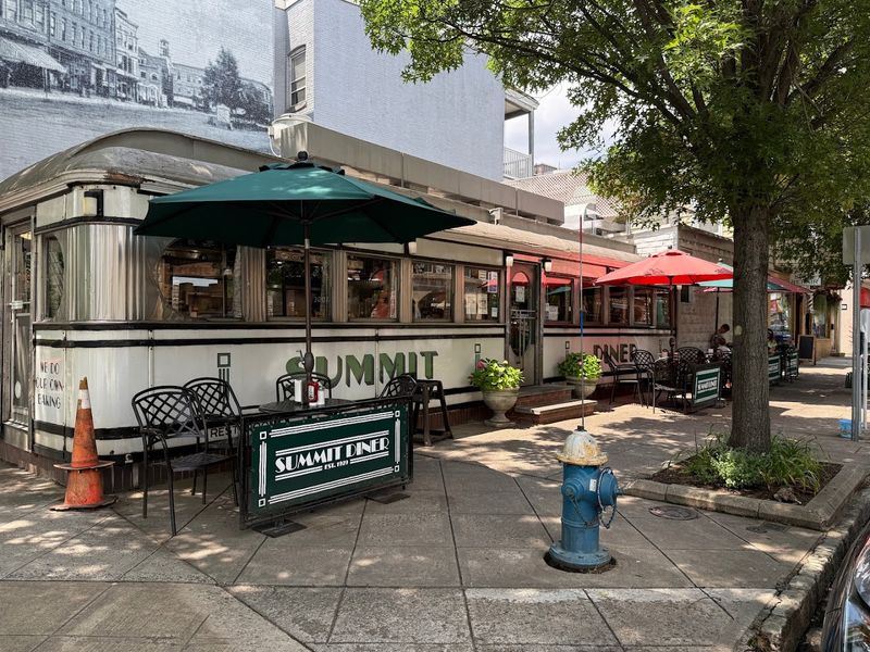 Summit Diner, Summit