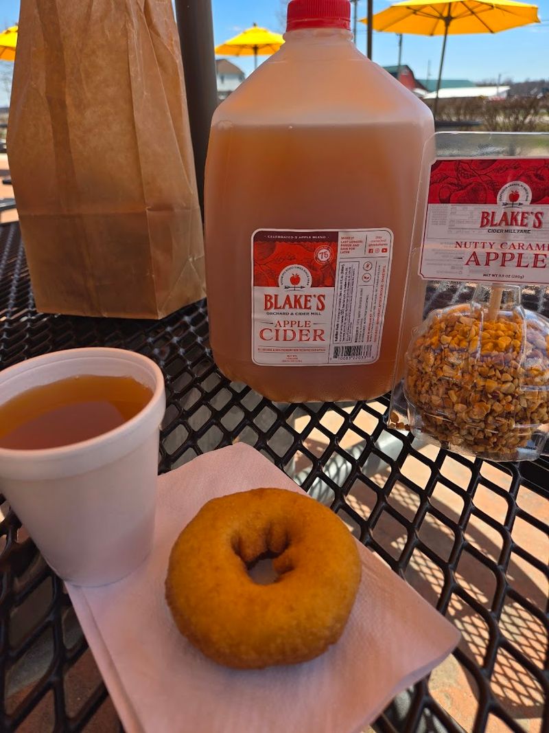 Bakery Cases That Pull People In Fast