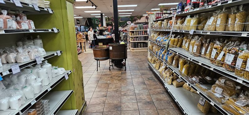 Bakery Cases That Keep Pulling People Back In